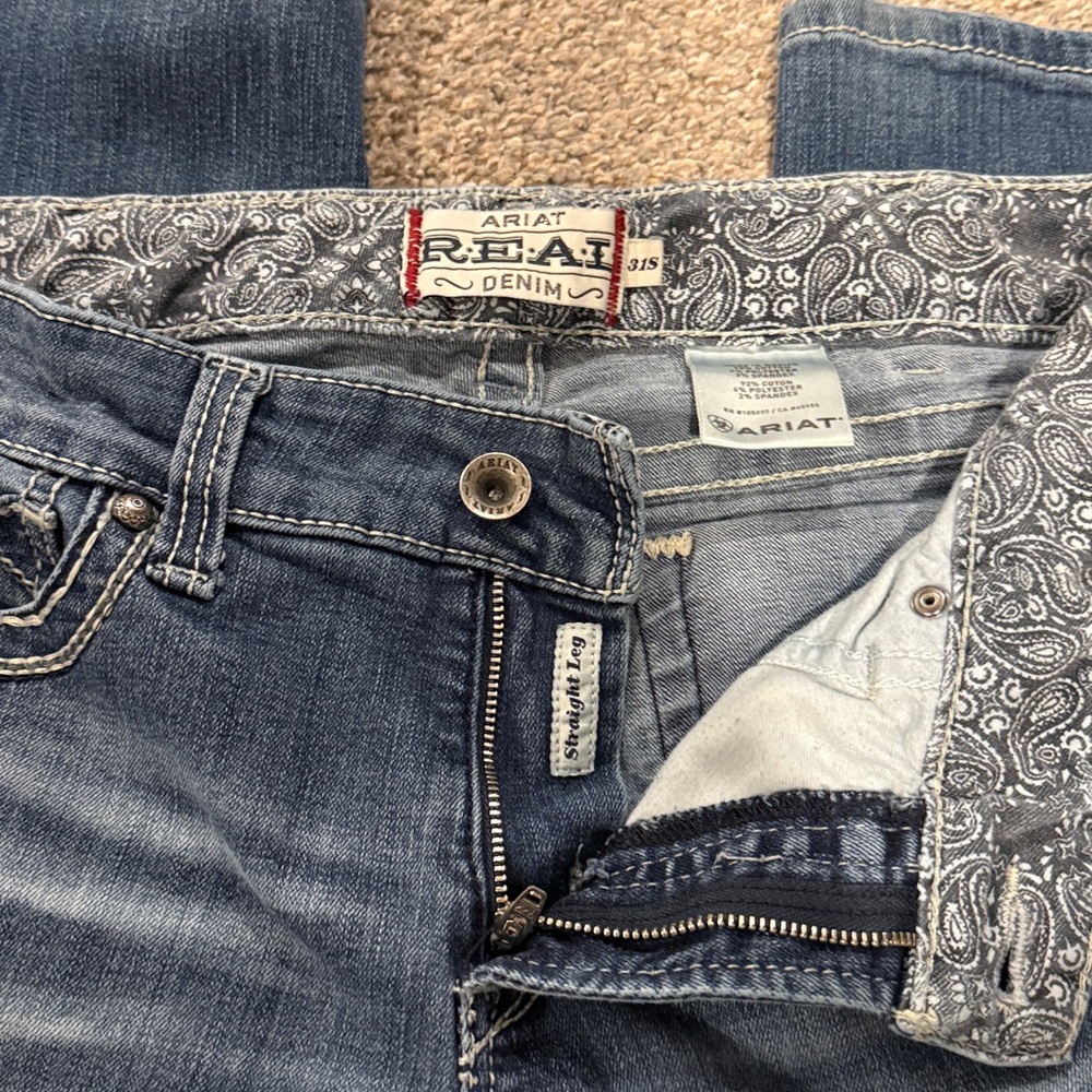 Ariat 31s straight leg jeans - Picture 3 of 3